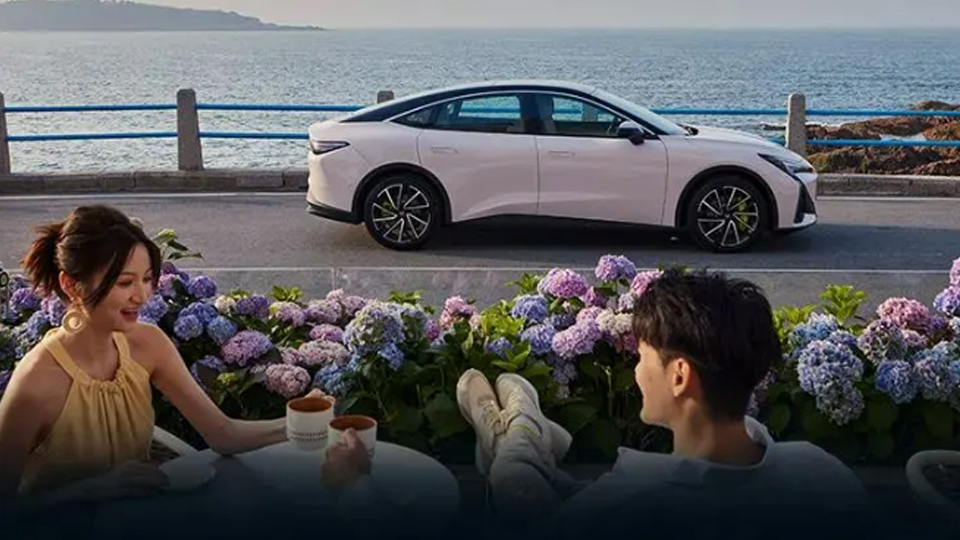 17.68萬元起，至高4.4萬元限時權益 | 北汽極狐阿爾法S5高能超值上市